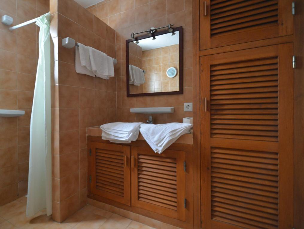 Apartamentos Noray Es Calo  Ruang foto