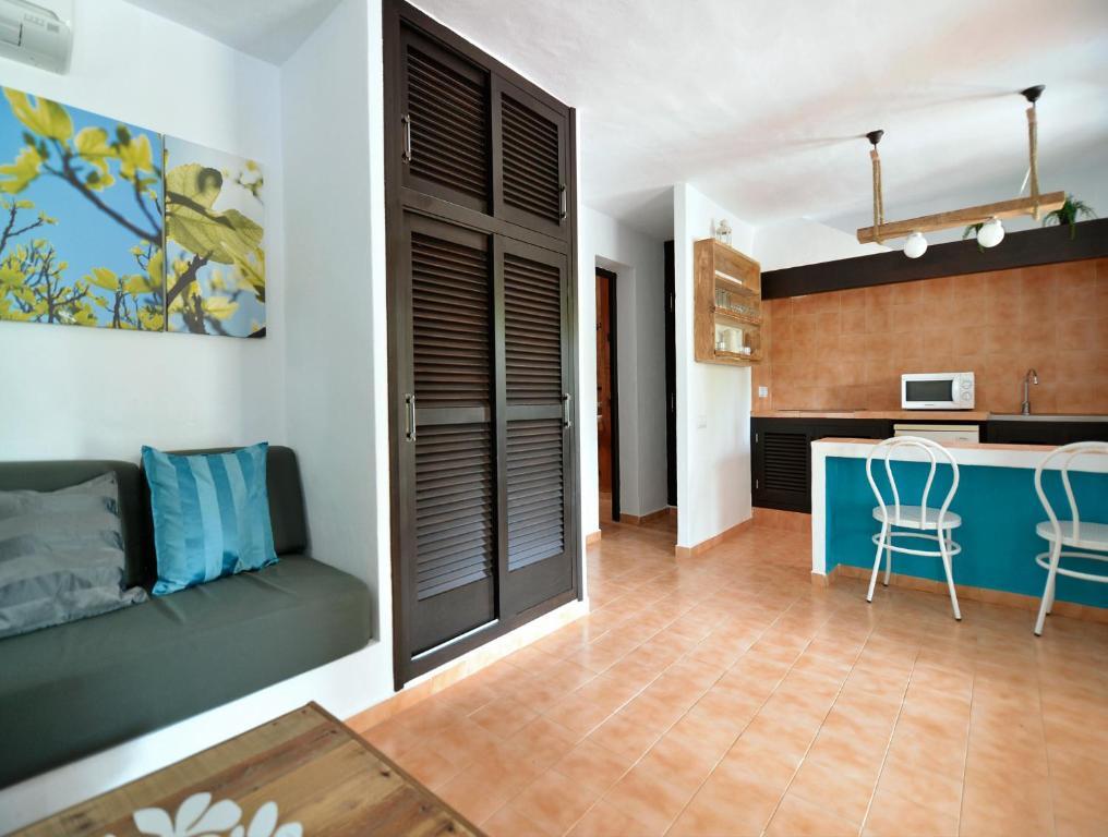Apartamentos Noray Es Calo  Ruang foto