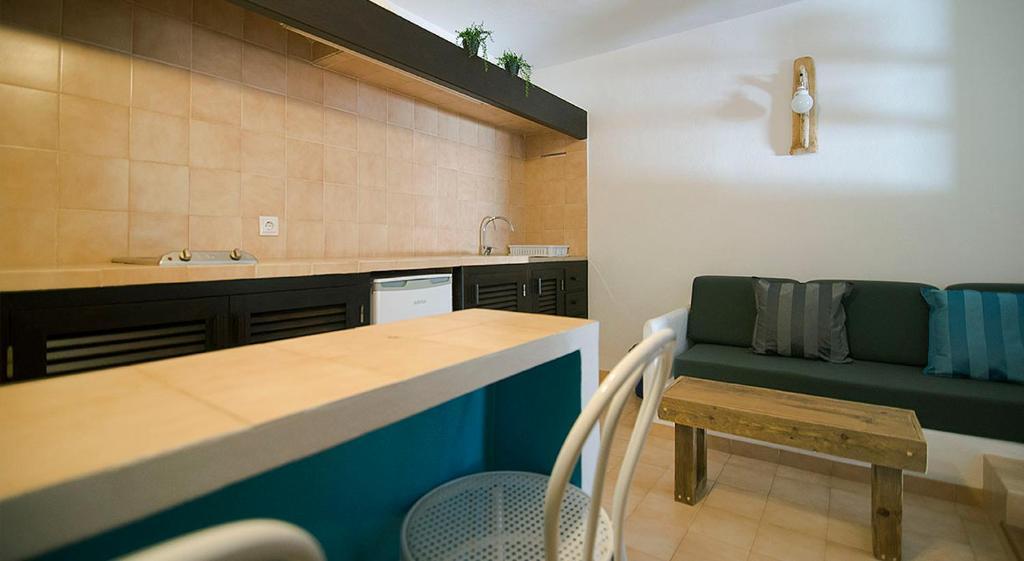 Apartamentos Noray Es Calo  Ruang foto