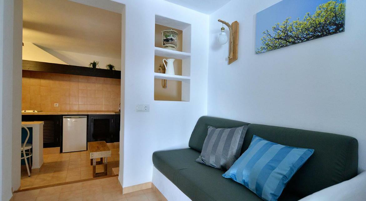 Apartamentos Noray Es Calo  Bagian luar foto